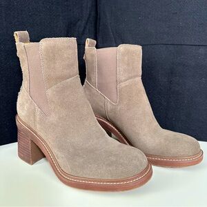 Crown Vintage Allie Chelsea Suede Boots- Brown Taupe- size 9M / 40 EUC